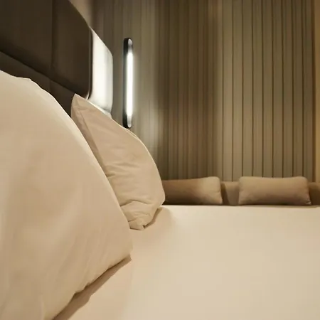 ホテル Artnest Luxury & 4*